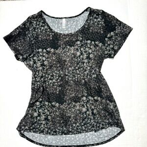 LAST CHANCE LulaRoe Classic Tee